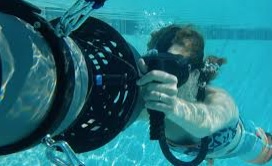 VR-duikbril in het water